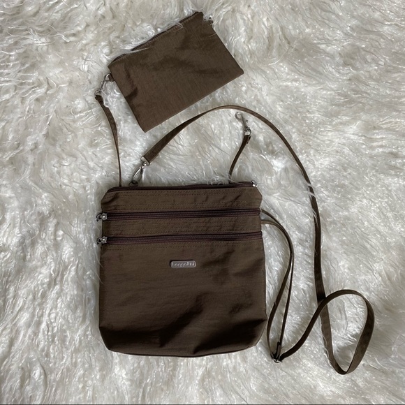 Baggallini Brown Crossbody Bag & Matching Wristlet - Picture 1 of 16